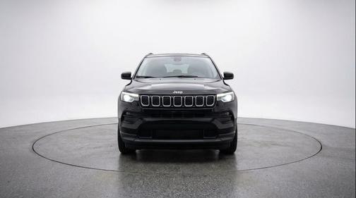 Diamond Black Crystal Pearlcoat 2025 Jeep Compass Latitude