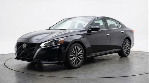 Super Black 2025 Nissan Altima SV FWD