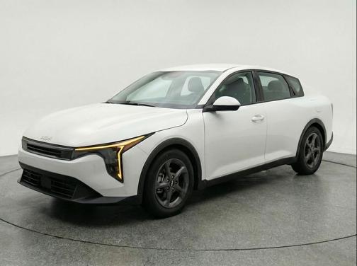 Snow White Pearl 2025 Kia K4 LXS