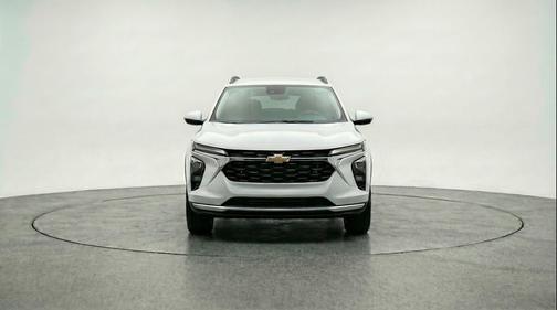 Summit White 2025 Chevrolet Trax LT