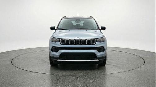 Silver Zynith Metallic Clearcoat 2025 Jeep Compass Limited