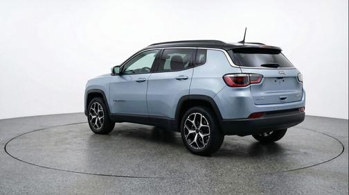 Silver Zynith Metallic Clearcoat 2025 Jeep Compass Limited