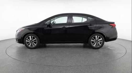 Super Black 2025 Nissan Versa 1.6 SV