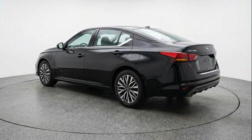 Super Black 2025 Nissan Altima SV FWD
