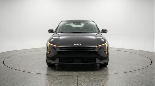 Aurora Black Pearl 2025 Kia K4 LXS