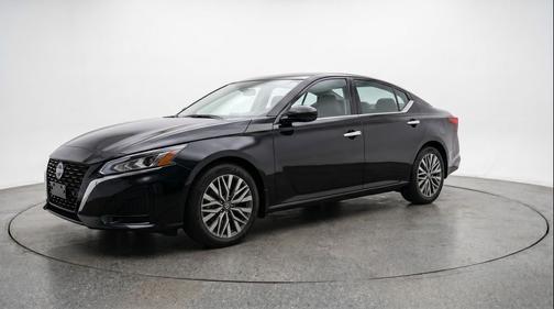 Super Black 2025 Nissan Altima SV FWD