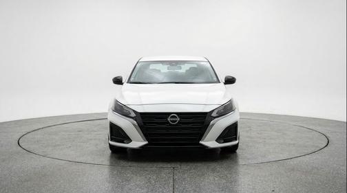 Glacier White 2025 Nissan Altima SV