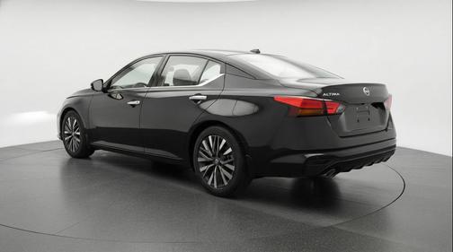 Super Black 2025 Nissan Altima SV FWD