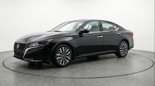 Super Black 2025 Nissan Altima SV FWD