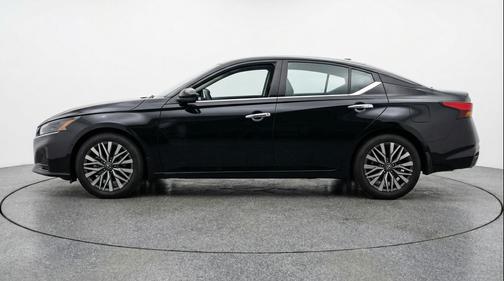 Super Black 2025 Nissan Altima SV FWD