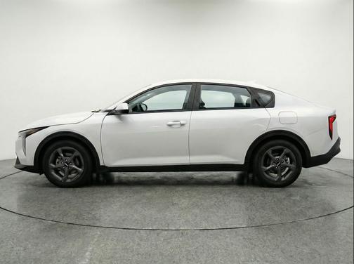Snow White Pearl 2025 Kia K4 LXS
