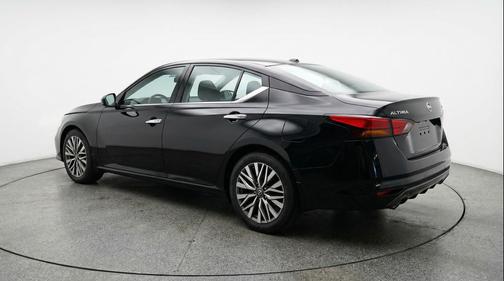 Super Black 2025 Nissan Altima SV FWD