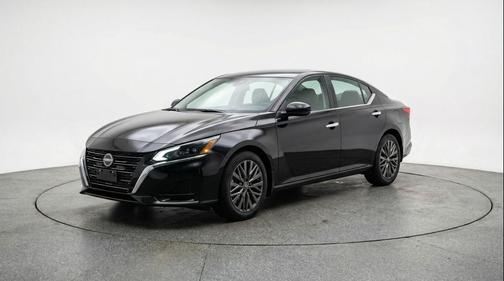 Super Black 2025 Nissan Altima SV FWD