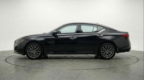 Super Black 2025 Nissan Altima SV FWD