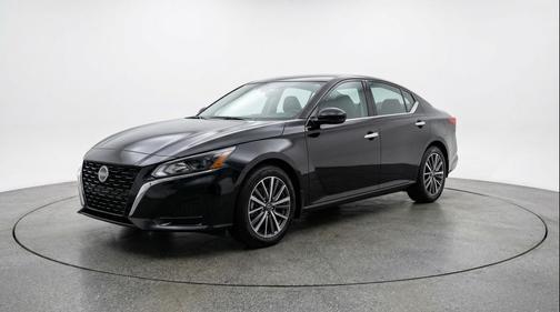 Super Black 2025 Nissan Altima SV FWD