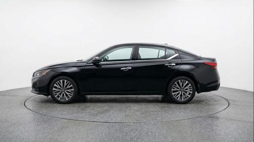 Super Black 2025 Nissan Altima SV FWD