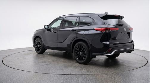 Midnight Black Metallic 2025 Toyota Highlander LE