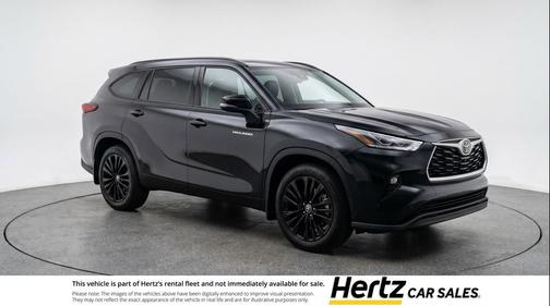 Midnight Black Metallic 2025 Toyota Highlander LE