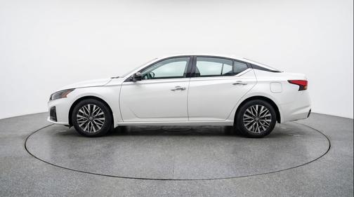 Glacier White 2025 Nissan Altima SV FWD