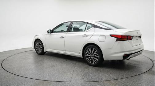 Glacier White 2025 Nissan Altima SV FWD