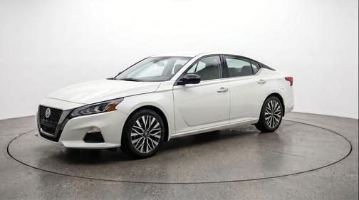 Glacier White 2025 Nissan Altima SV FWD