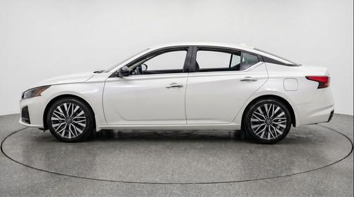 Glacier White 2025 Nissan Altima SV FWD