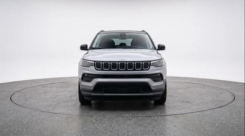 Silver Zynith Metallic Clearcoat 2025 Jeep Compass Limited