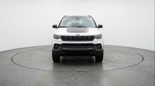 Bright White Clearcoat 2025 Jeep Compass Trailhawk
