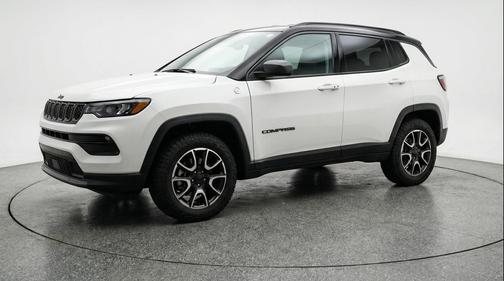Bright White Clearcoat 2025 Jeep Compass Trailhawk
