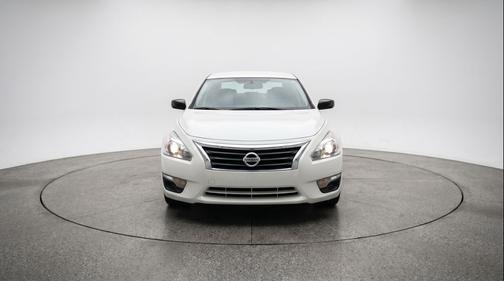 Glacier White 2025 Nissan Altima SV FWD