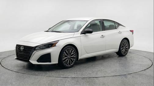 Glacier White 2025 Nissan Altima SV FWD