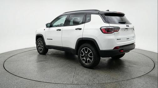 Bright White Clearcoat 2025 Jeep Compass Trailhawk