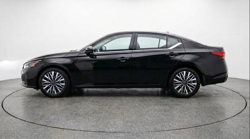 Super Black 2025 Nissan Altima SV FWD