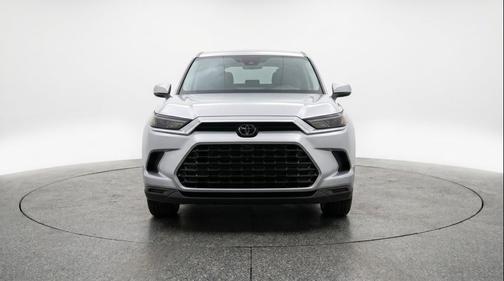 Celestial Silver Metallic 2025 Toyota Highlander LE