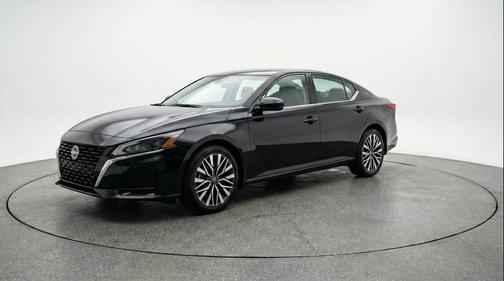 Super Black 2025 Nissan Altima SV FWD