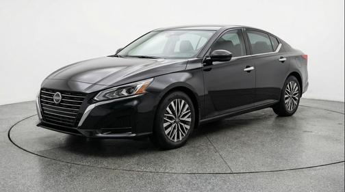 Super Black 2025 Nissan Altima SV FWD
