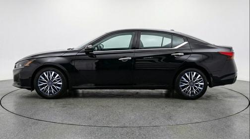 Super Black 2025 Nissan Altima SV FWD