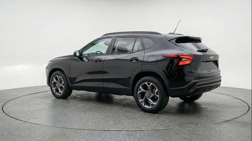 Mosaic Black Metallic 2025 Chevrolet Trax LT