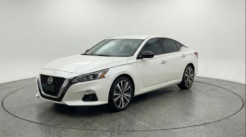 Glacier White 2025 Nissan Altima SV FWD