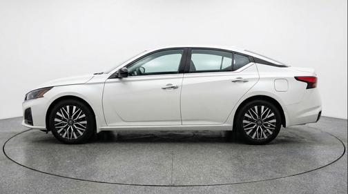 Glacier White 2025 Nissan Altima SV FWD