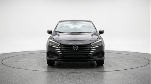 Super Black 2025 Nissan Versa 1.6 SV
