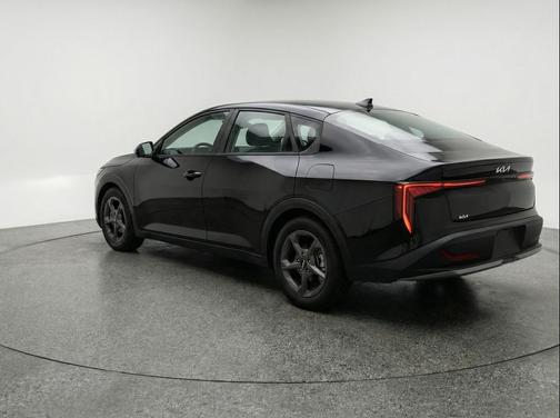Aurora Black Pearl 2025 Kia K4 LXS