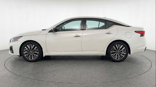 Glacier White 2025 Nissan Altima SV FWD