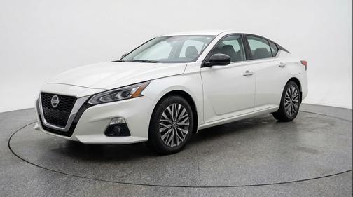 Glacier White 2025 Nissan Altima SV FWD