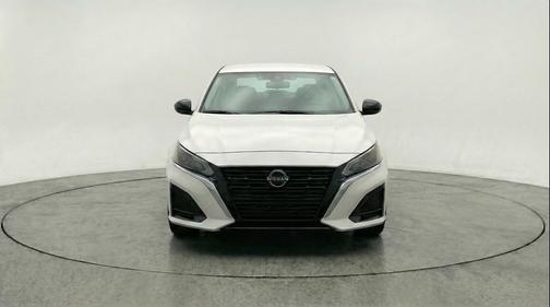 Glacier White 2025 Nissan Altima SV FWD