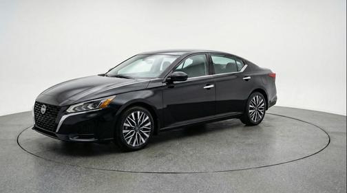 Super Black 2025 Nissan Altima SV FWD
