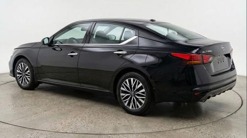 Super Black 2025 Nissan Altima SV FWD