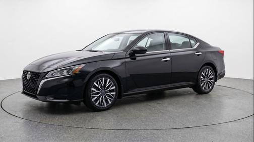 Super Black 2025 Nissan Altima SV FWD