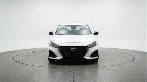 Glacier White 2025 Nissan Altima SV FWD