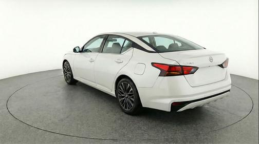 Glacier White 2025 Nissan Altima SV FWD